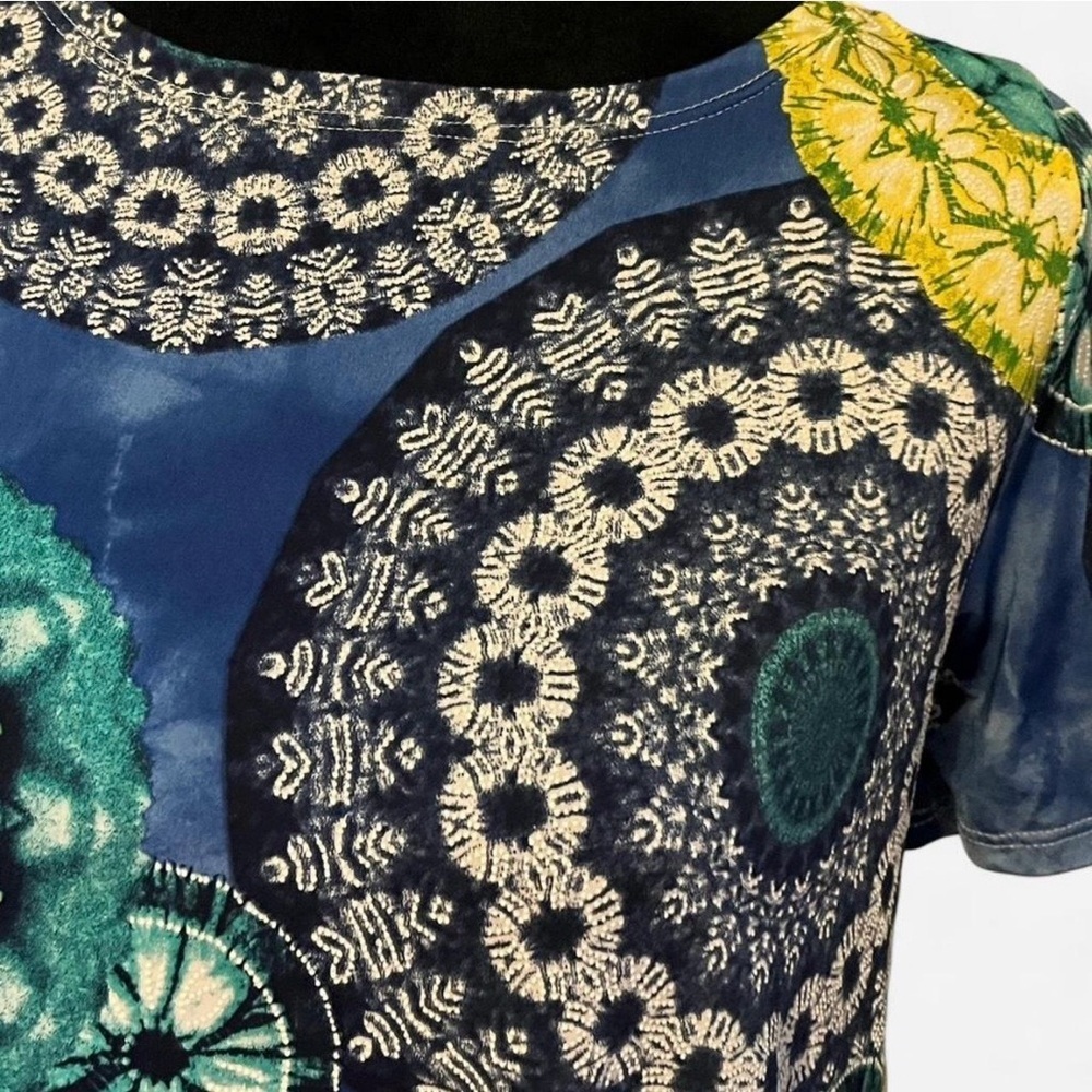 Tunic Top, Blue Yellow-Green Turquoise and White Detail, Pockets, Size Small - Picture 2 of 4